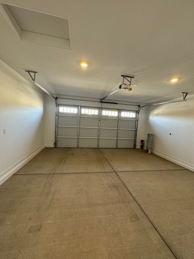 Building Photo - 4 bedroom Nextgen home in Phoenix