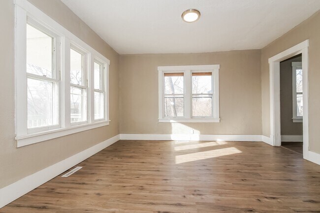 Building Photo - 4258 Laurel Ave