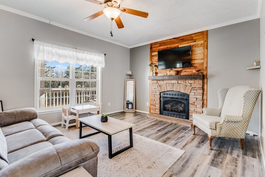 Building Photo - 113 Gladys Ln