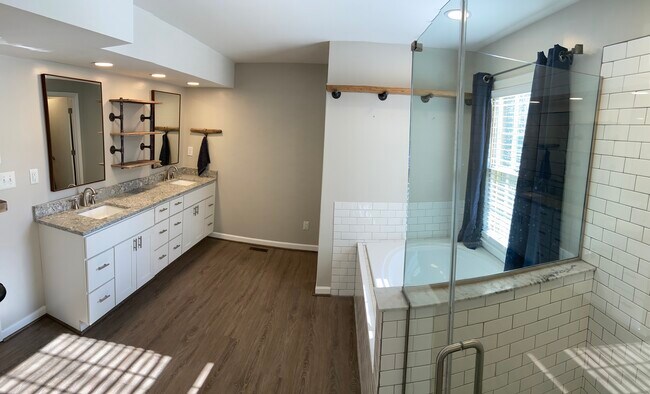 Building Photo - 1124 Theresa Ct