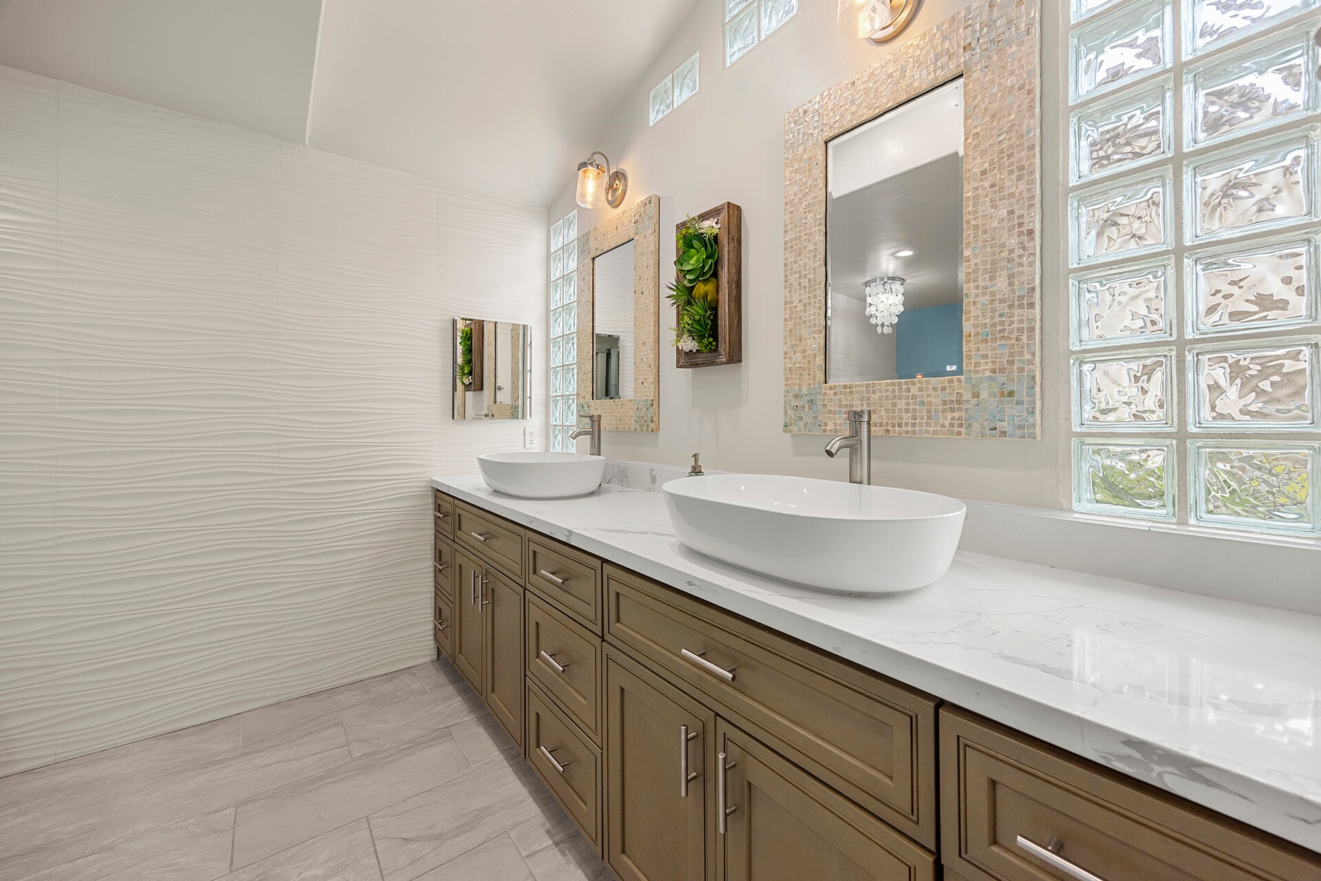 Dual Vanities - 19112 Colchester Ln