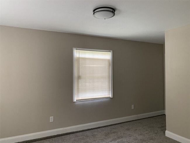 Building Photo - 14002 Rosecrest Dr