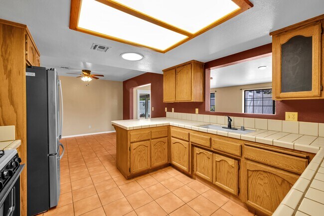 Building Photo - 57815 Desert Gold Dr
