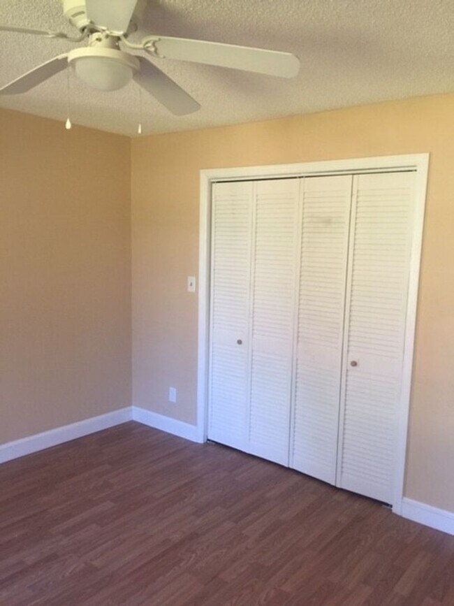 Building Photo - 210 Pineleaf Ln