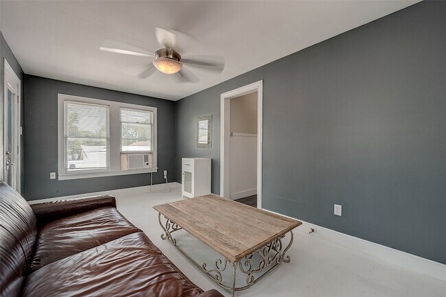 Building Photo - 415 Fairbanks St