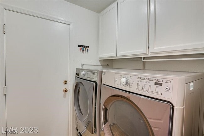 Building Photo - 8958 Sierra Palms Way