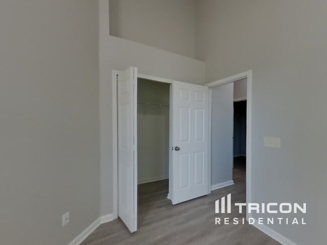 Building Photo - 3264 Abbeyfield Dr E