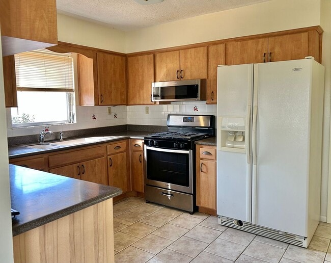 Building Photo - 3/2/2 Home in Silver Spring Shores