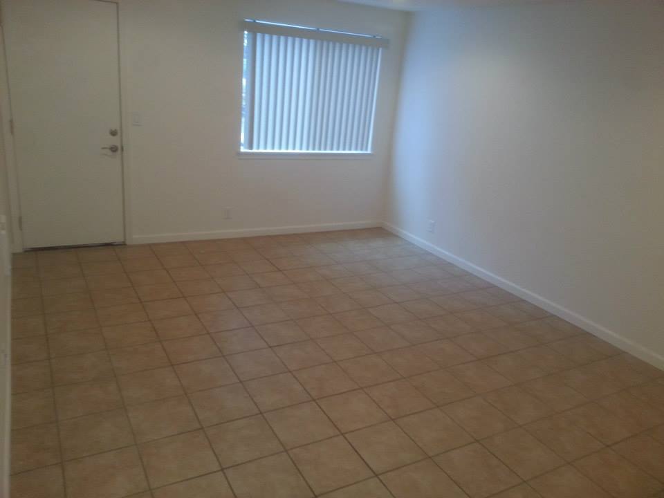 Building Photo - 1587 Distinctive Ct S