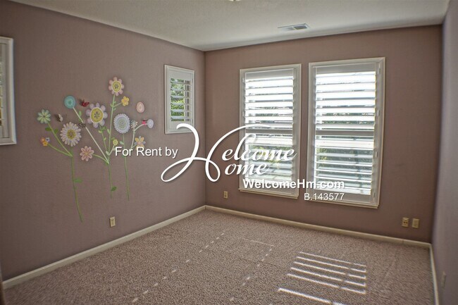 Building Photo - 4742 Village Green Pkwy