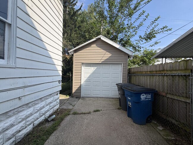 Building Photo - 3946 Burnham Ave