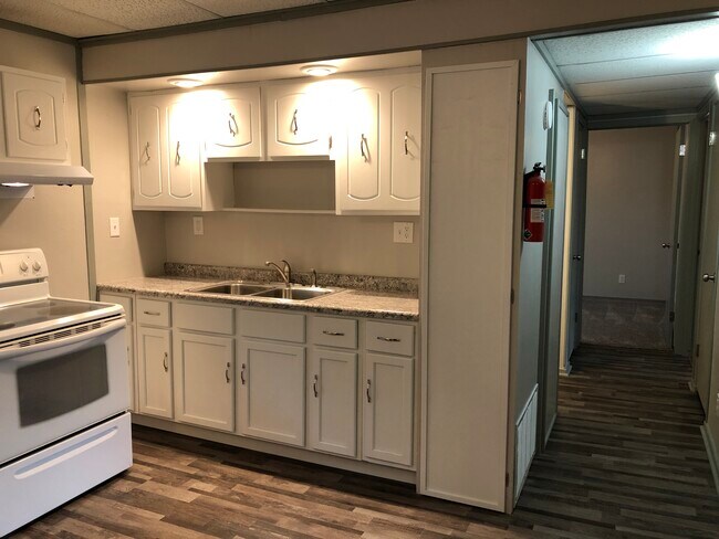 Building Photo - 1594 English St