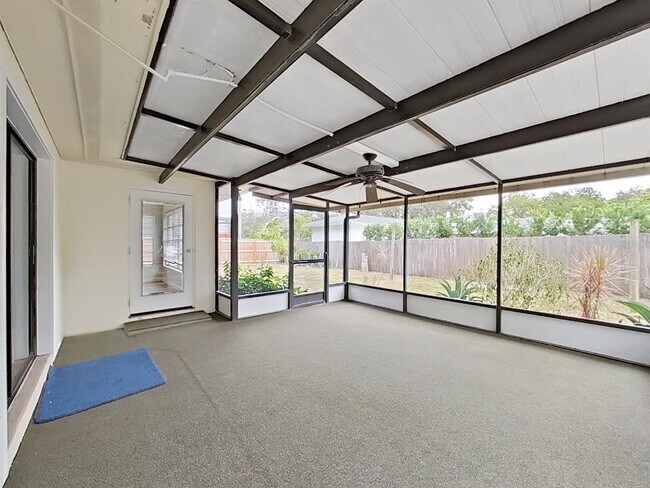 Building Photo - 1701 Laurie Ln