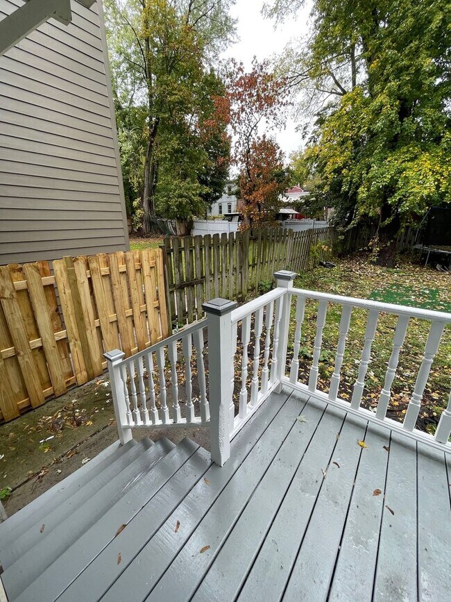 Building Photo - 41 Dubois St