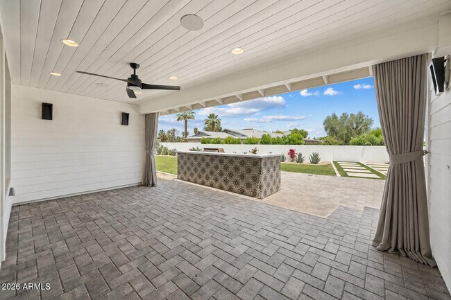 Building Photo - 6919 E Vista Dr