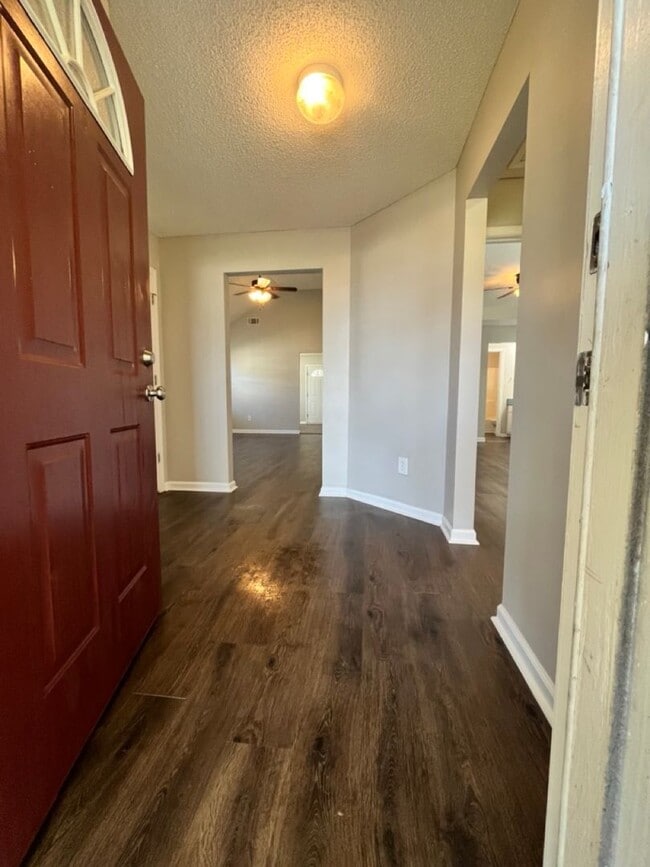 Building Photo - 206 Worthington Ln