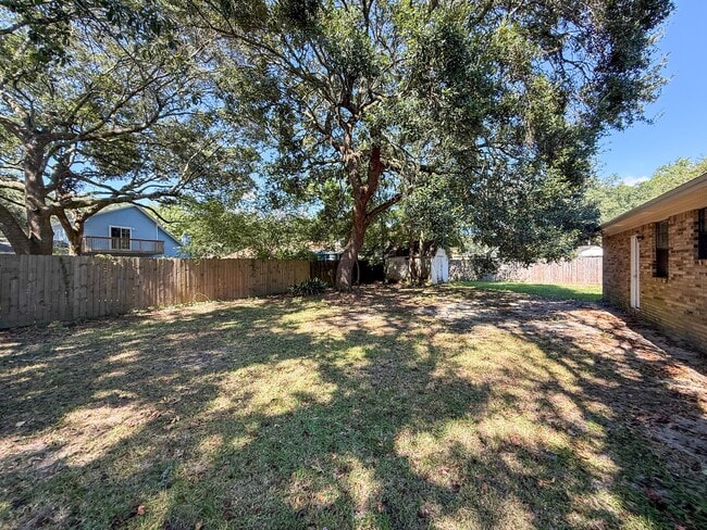 Building Photo - 3 Bedroom 2 Bath Home for Rent in Charter ...