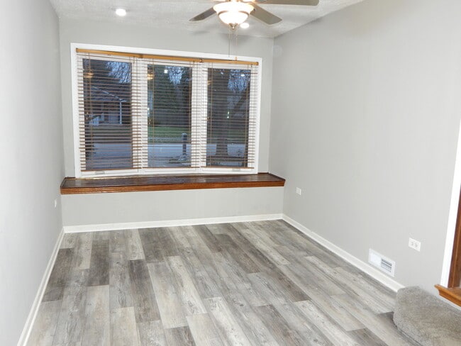 Building Photo - 1985 Navarone Dr