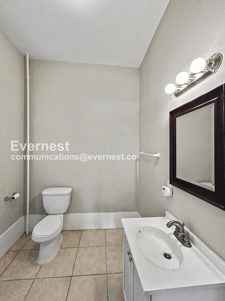 Building Photo - 1304 Oakwood Ave