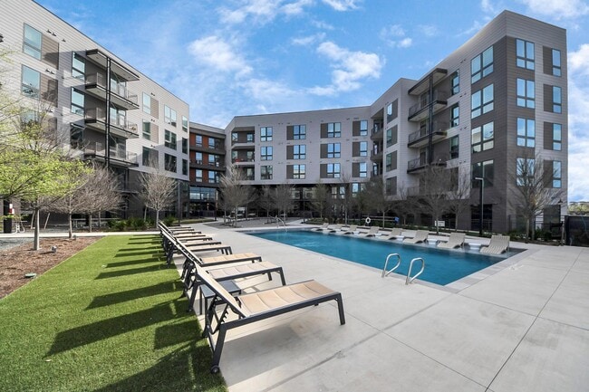 Building Photo - 2810 Riverby Rd