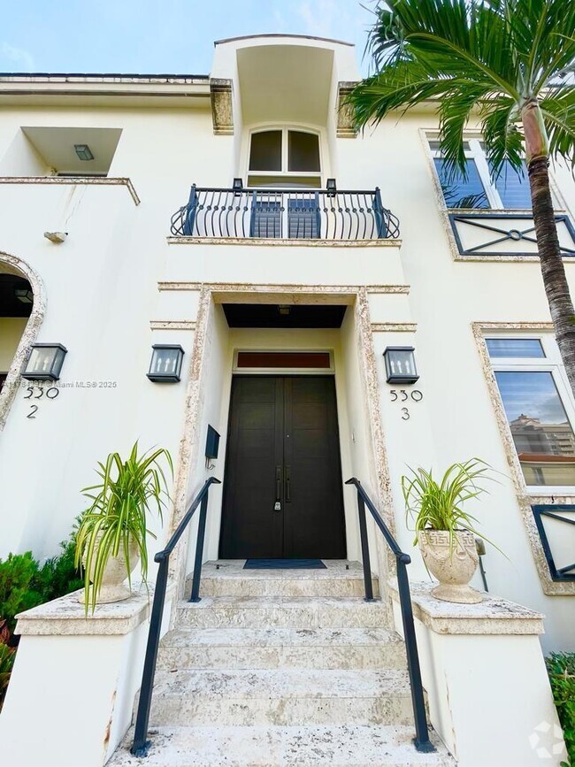 Building Photo - 530 Valencia Ave