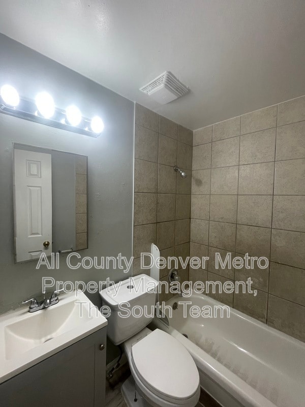 Building Photo - 1627 Alton St