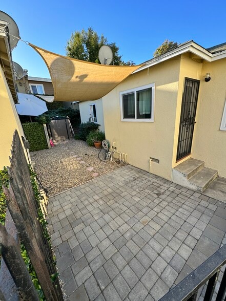 Private outdoor patio and dining area - 1935 18th St