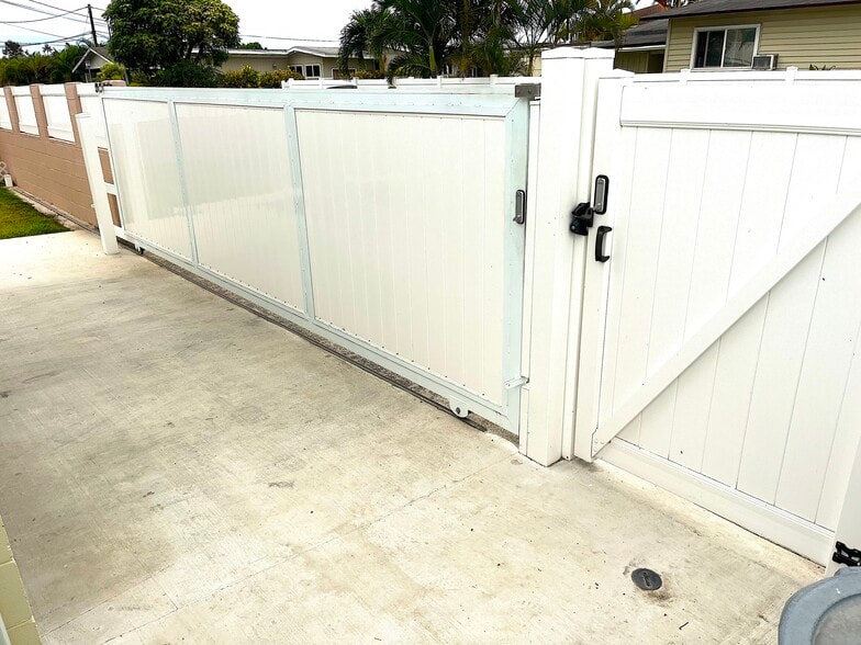 Locked sliding gate - 610 Kuaaina Way