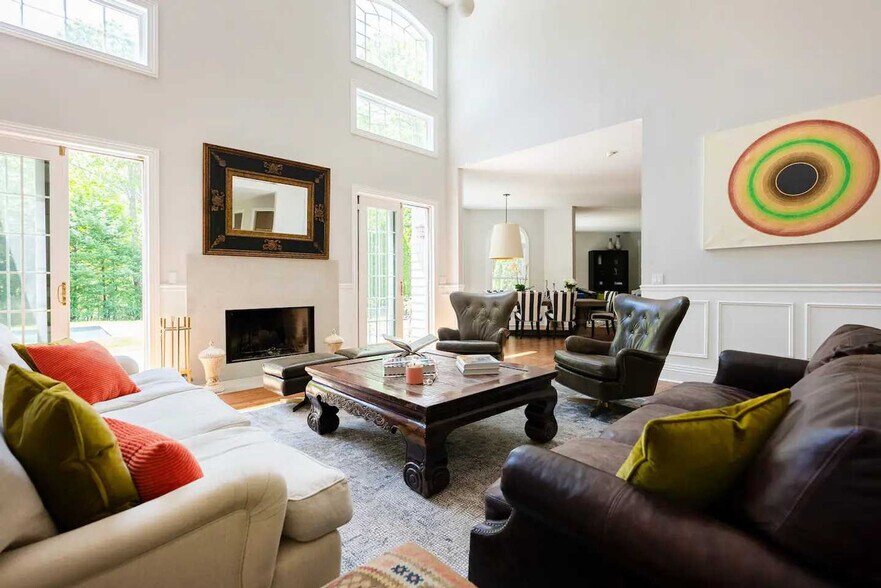 Building Photo - 19 Old School House Ln