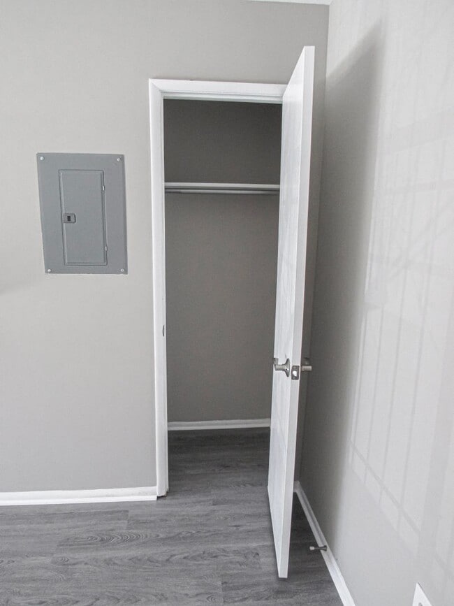 Building Photo - Bright and Modern 1 Bed 1 Bath Condo With ...