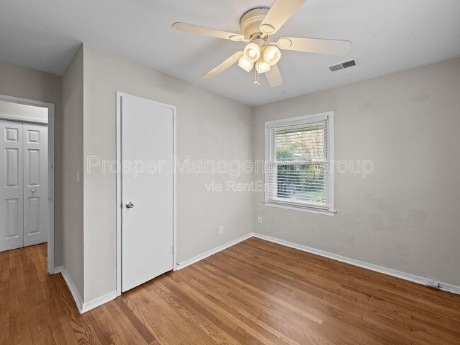 Building Photo - 1214 Hawthorne Cir