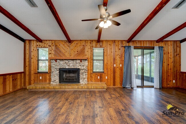 Building Photo - 2025 Willow Oak Dr