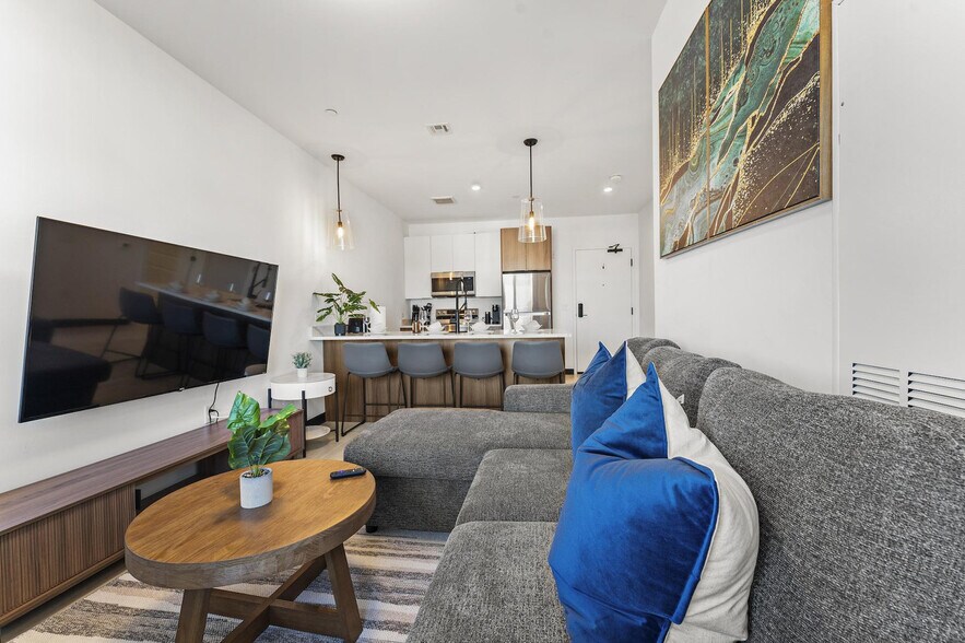 Building Photo - 600 Broadway-SI ID1240271P