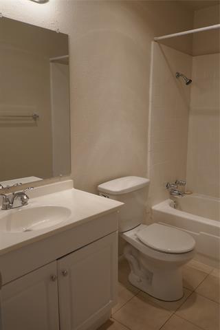 Building Photo - 2008 Meadfoot Rd