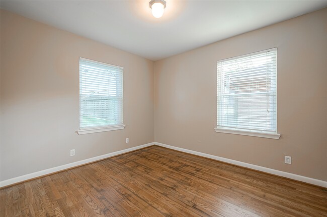 Building Photo - 5222 Nina Lee Ln