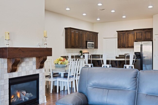 Building Photo - Bella Terrazza FURNISHED CONDO  --  Golf C...