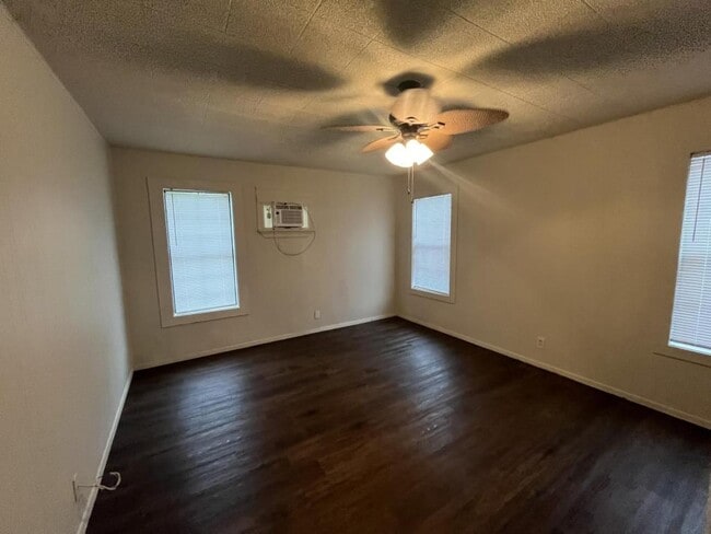 Building Photo - 1507 E North St