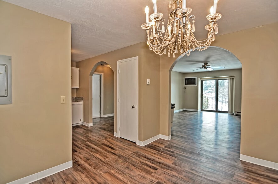 Building Photo - 1 Bristol Court Unit 3