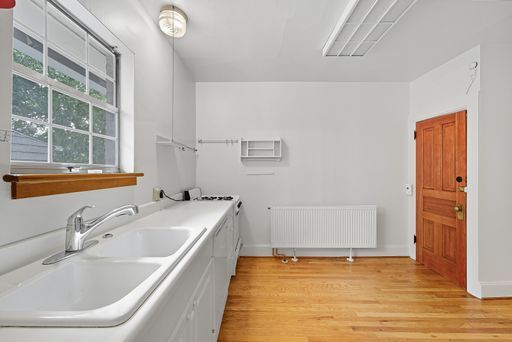 Building Photo - Charming 1-Bedroom Apartment in Desirable Cheeseman Park Neighborhood