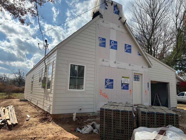 Building Photo - 1506 W Meadowmere St