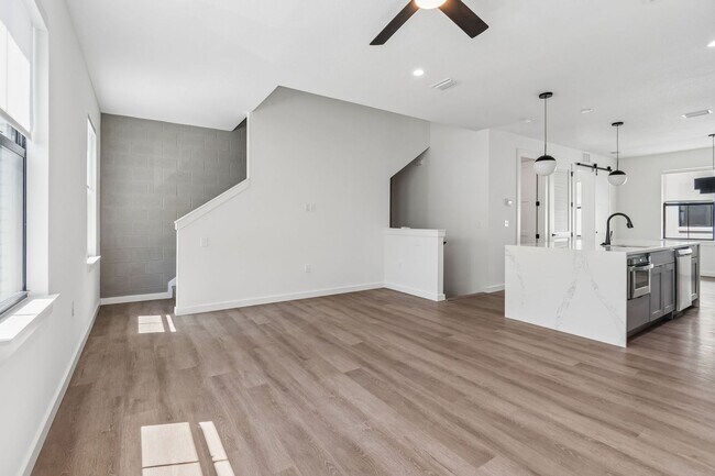 Building Photo - New Construction Townhome For Lease downtown Tampa, Ybor City, Gas Worx