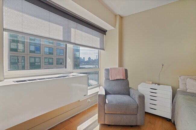 Building Photo - 440 Kent Ave