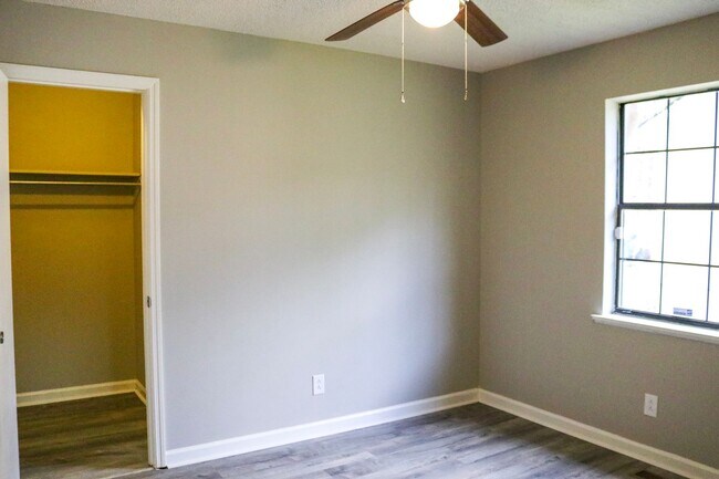 Building Photo - Gated Community Living