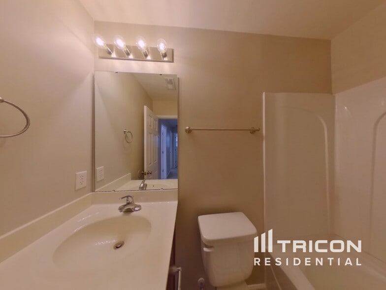 Building Photo - 258 Drooping Leaf Ln