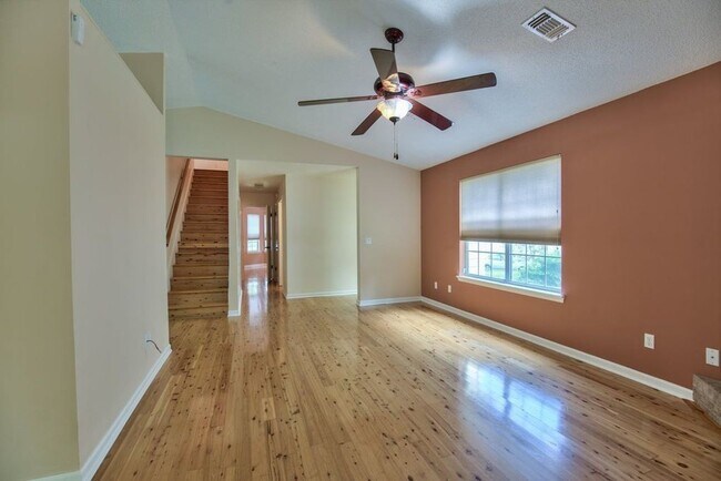Building Photo - Beautiful 3x2 Home
