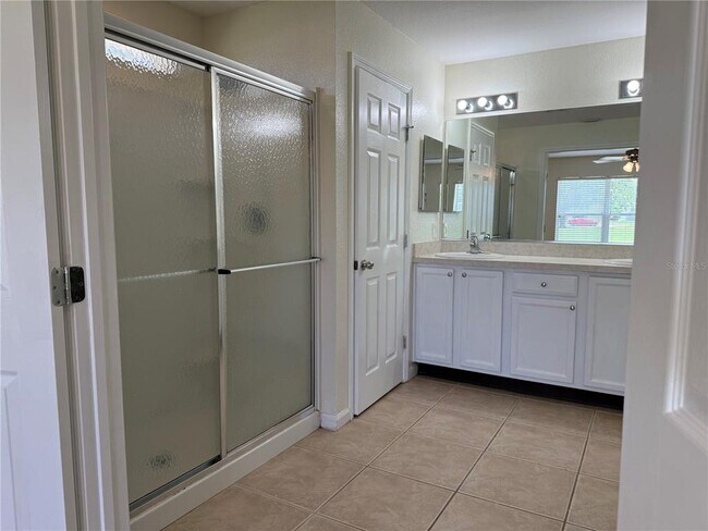 Building Photo - 4304 SW 54th Ct