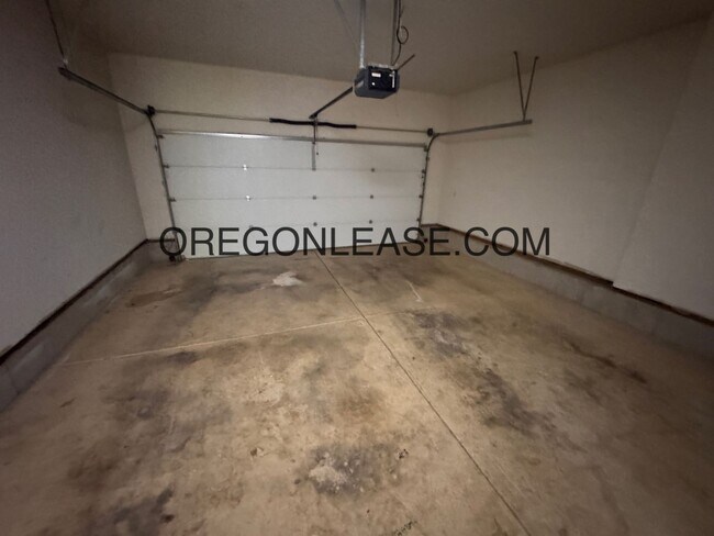 Building Photo - 3386/3390 Arrowhead st
