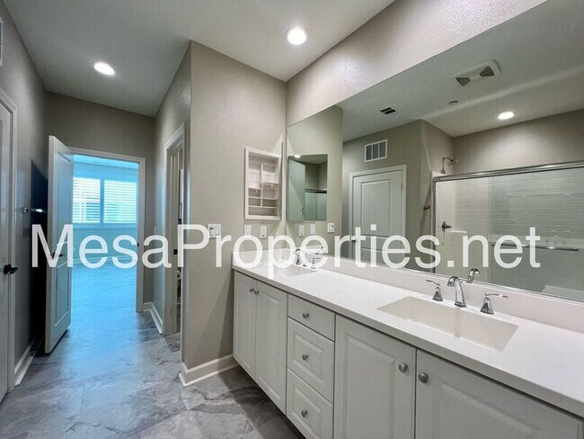 Building Photo - 3880 S Oasis Paseo