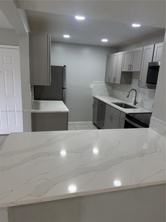 Building Photo - 469 NE 207th Ln