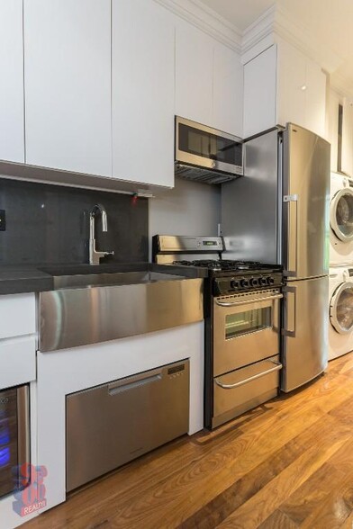 Primary Photo - 229 1st Ave